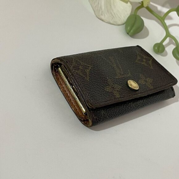 Louis Vuitton Monogram 4 Key Wallet - Picture 5 of 12